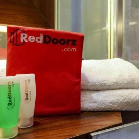Reddoorz Plus @ Karet Setiabudi Jakarta Buitenkant foto
