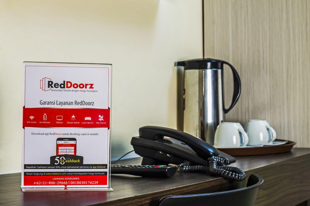 Reddoorz Plus @ Karet Setiabudi Jakarta Buitenkant foto