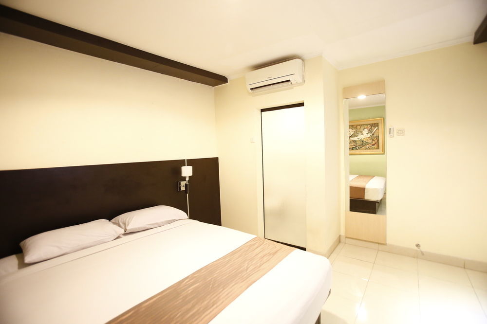 Reddoorz Plus @ Karet Setiabudi Jakarta Buitenkant foto