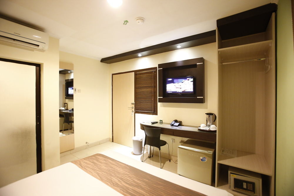 Reddoorz Plus @ Karet Setiabudi Jakarta Buitenkant foto