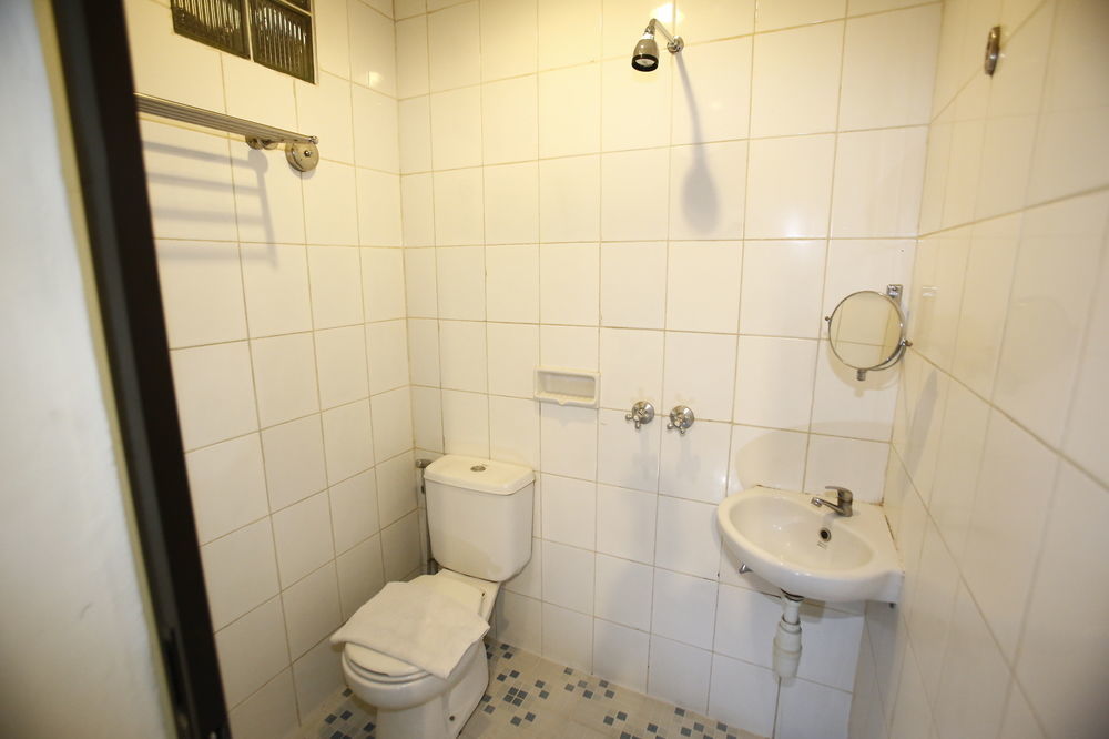 Reddoorz Plus @ Karet Setiabudi Jakarta Buitenkant foto