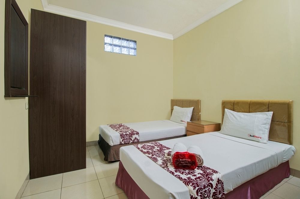 Reddoorz Plus @ Karet Setiabudi Jakarta Buitenkant foto