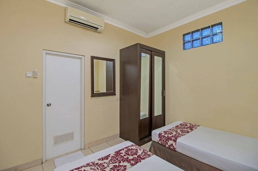 Reddoorz Plus @ Karet Setiabudi Jakarta Buitenkant foto