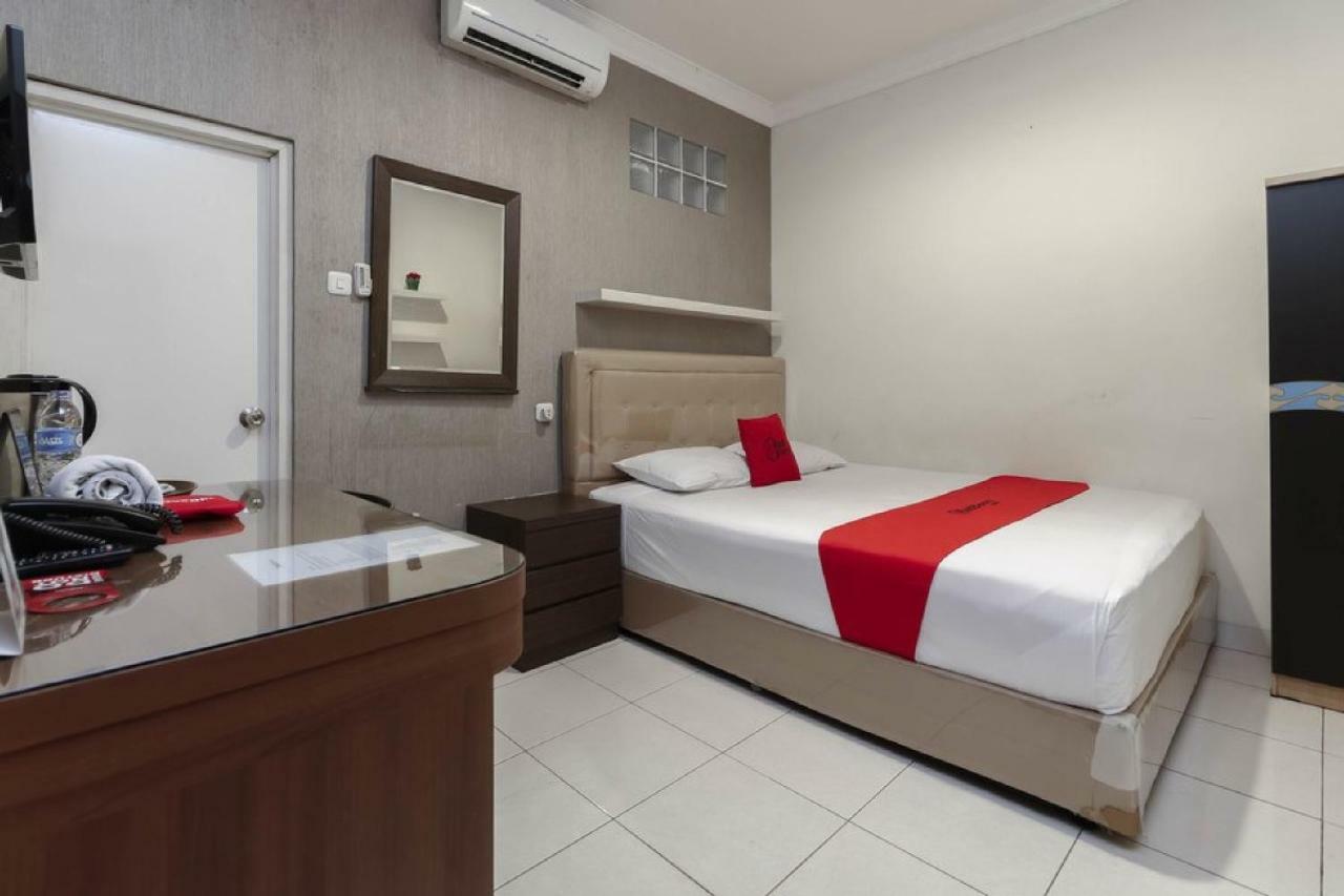 Reddoorz Plus @ Karet Setiabudi Jakarta Buitenkant foto