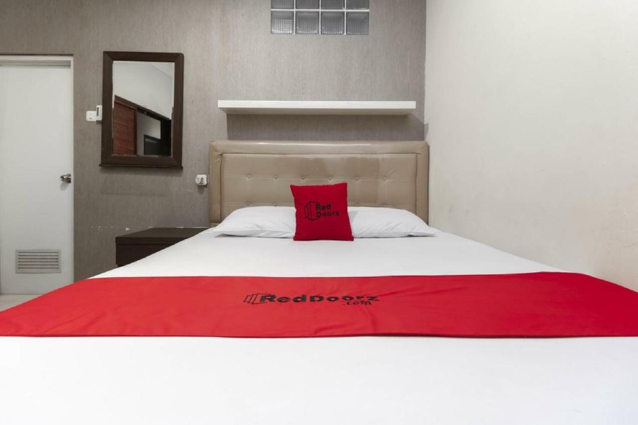 Reddoorz Plus @ Karet Setiabudi Jakarta Buitenkant foto