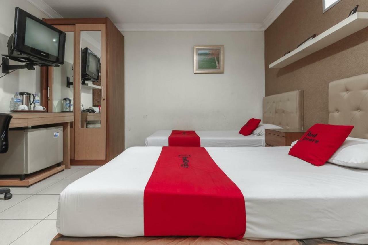 Reddoorz Plus @ Karet Setiabudi Jakarta Buitenkant foto