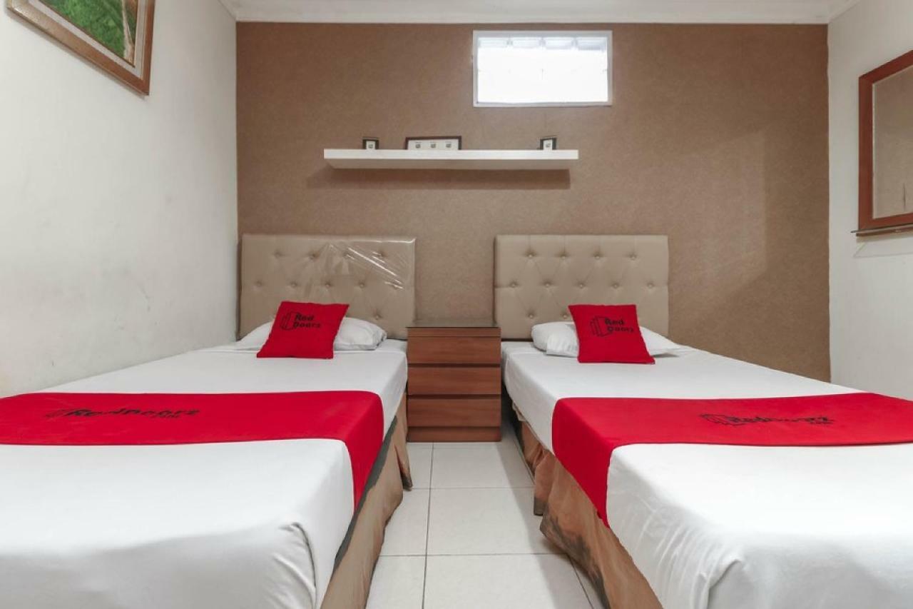 Reddoorz Plus @ Karet Setiabudi Jakarta Buitenkant foto