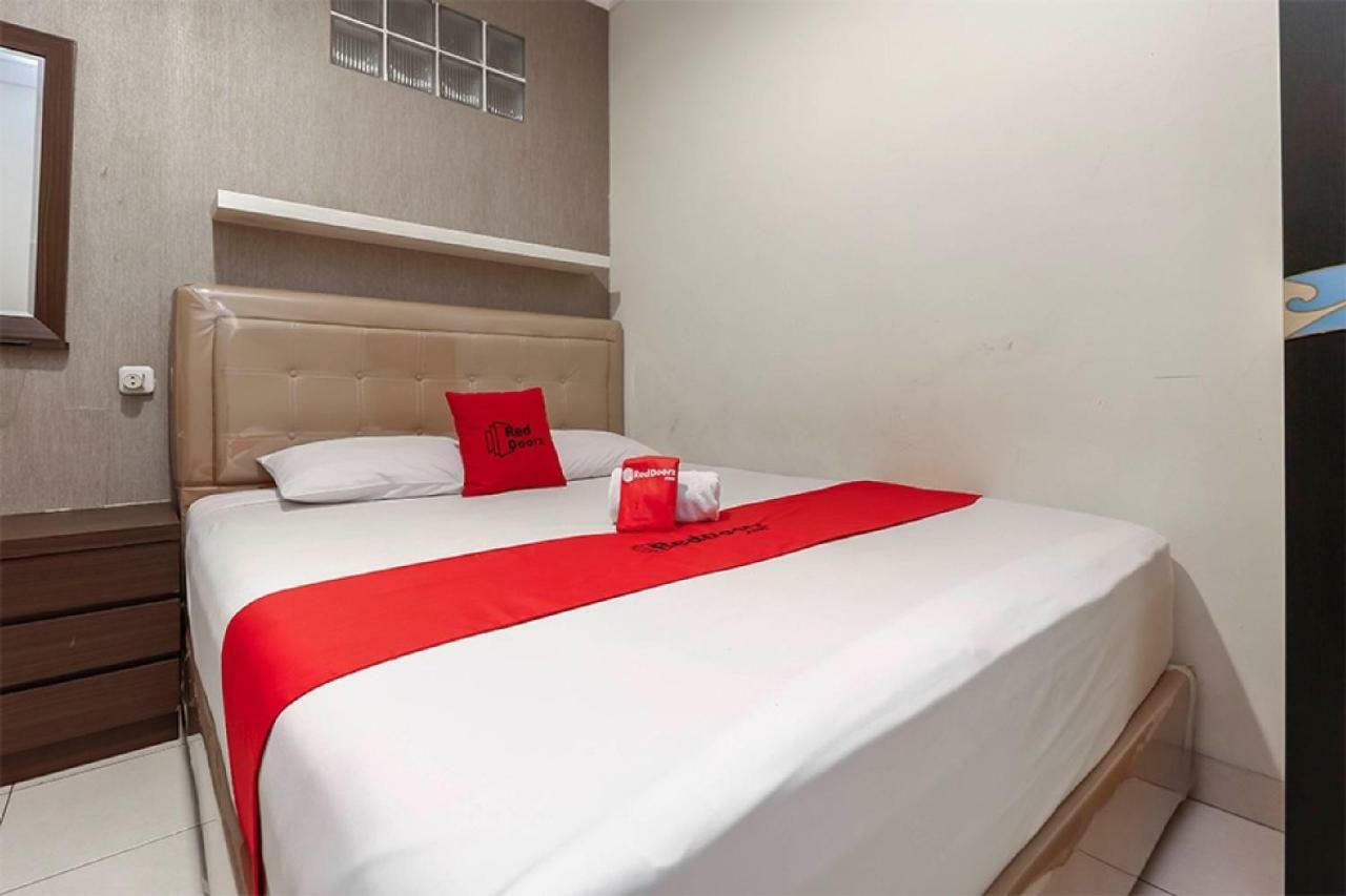 Reddoorz Plus @ Karet Setiabudi Jakarta Buitenkant foto