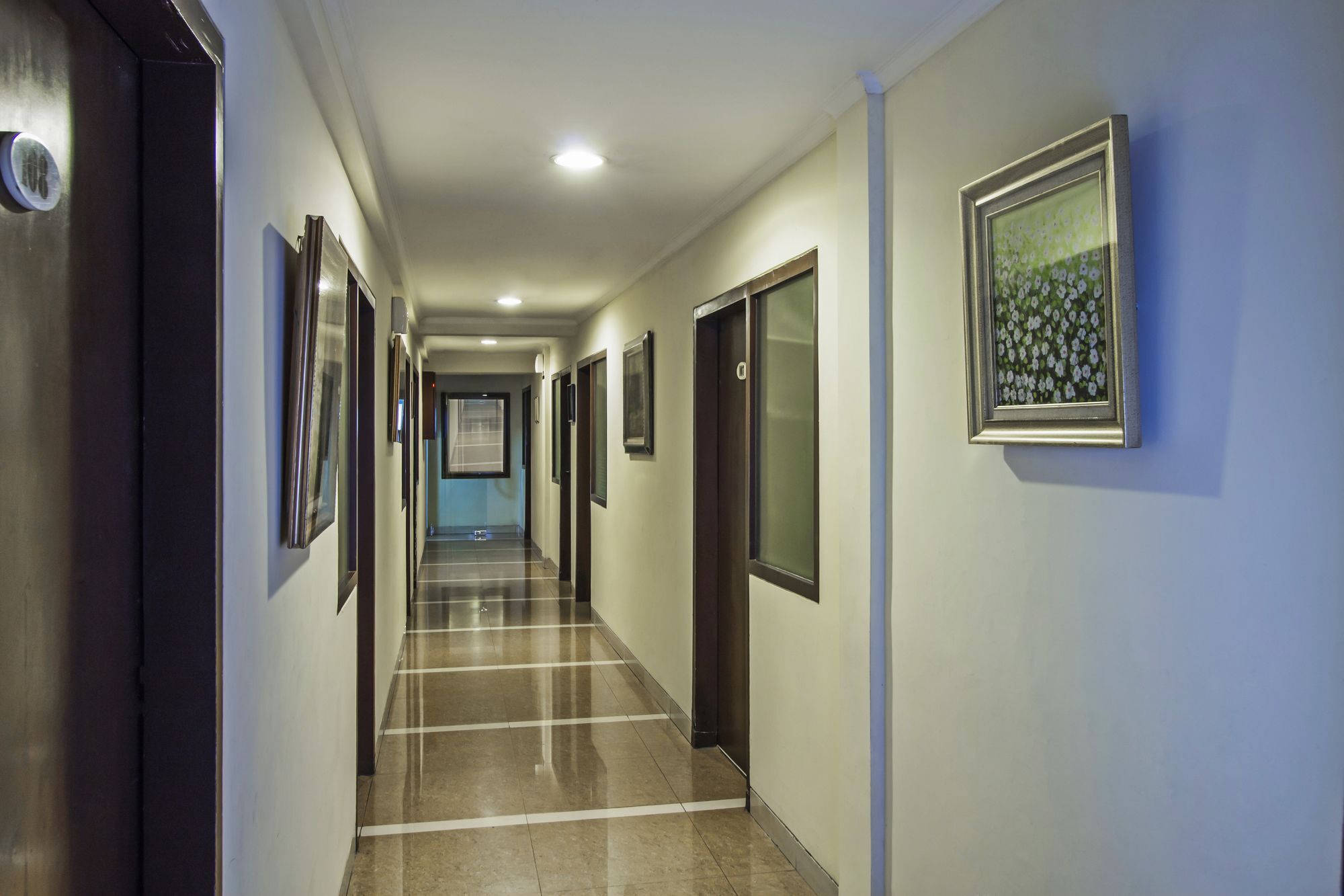 Reddoorz Plus @ Karet Setiabudi Jakarta Buitenkant foto