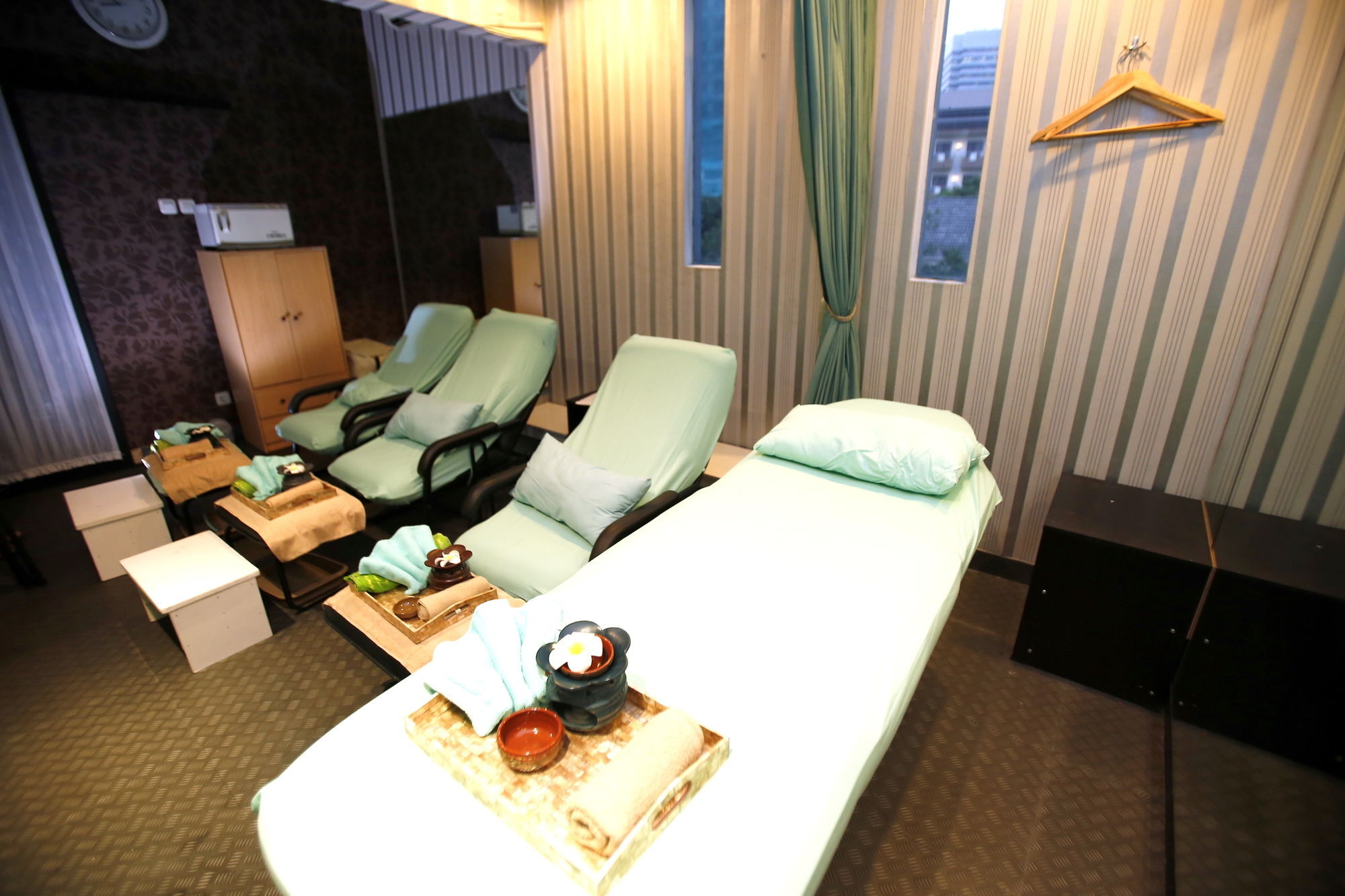 Reddoorz Plus @ Karet Setiabudi Jakarta Buitenkant foto
